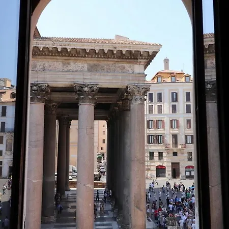 Apartment On The Pantheon Square *