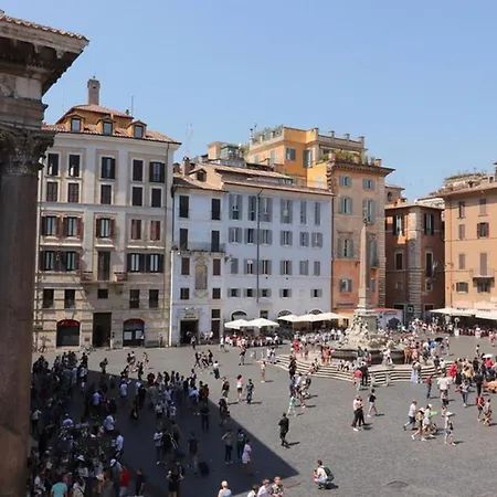 Apartment On The Pantheon Square *